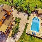 Kamaritis Villa, Private Studio, Mountain View